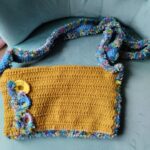 Sac design aux couleurs moutarde-jaune-bleu-face B